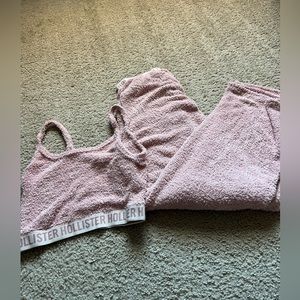 New. Women’s hollister Fuzzy PJ set size Medium